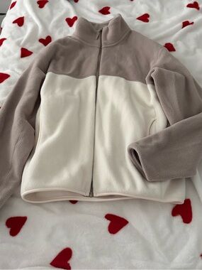 Soft Uniqlo fleece material sweater/zip up jacket